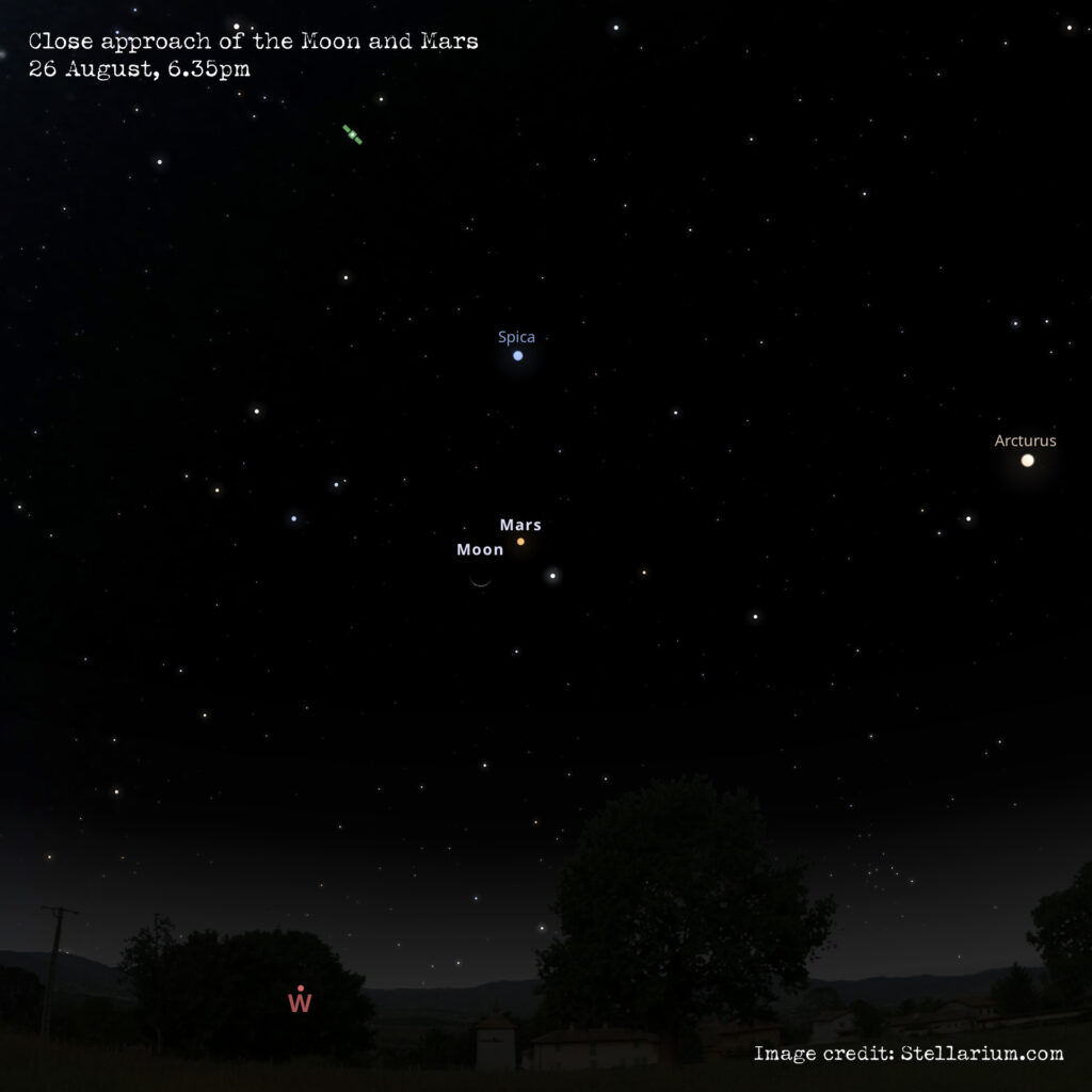 A screenshot of Stellarium.com showing A close approach of the Moon and Mars on 26 August