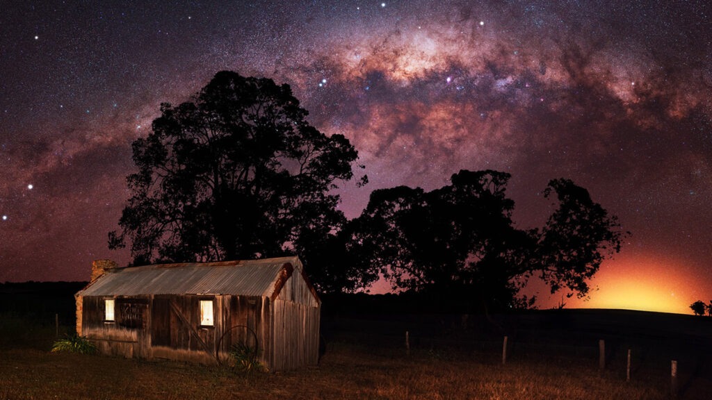 A 16 shot panorama of the Milky Way setting over Six Mile Cottage near Darkan, Western Australia, photographed by Trevor Dobson flickr.com/photos/trevor_dobson_inefekt69/50589625617/in/photostream